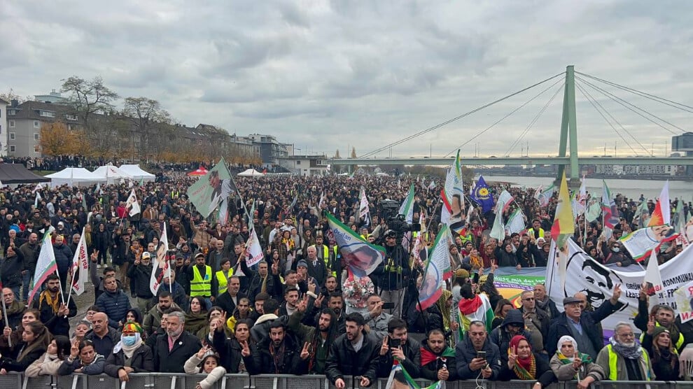 Onbinler Köln’de yürüdü