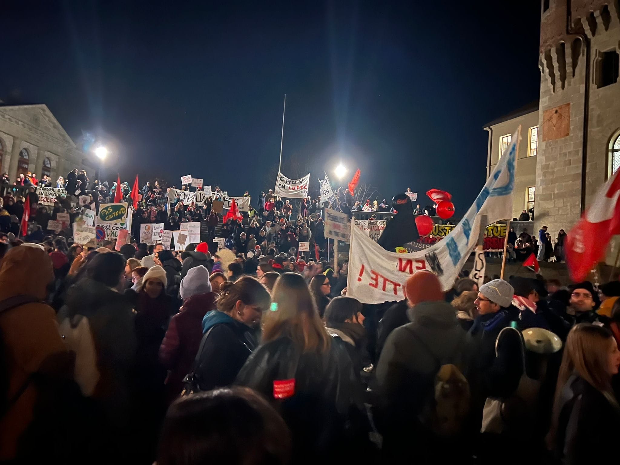 Lozan’da kemer sıkma tasarısı protesto edildi