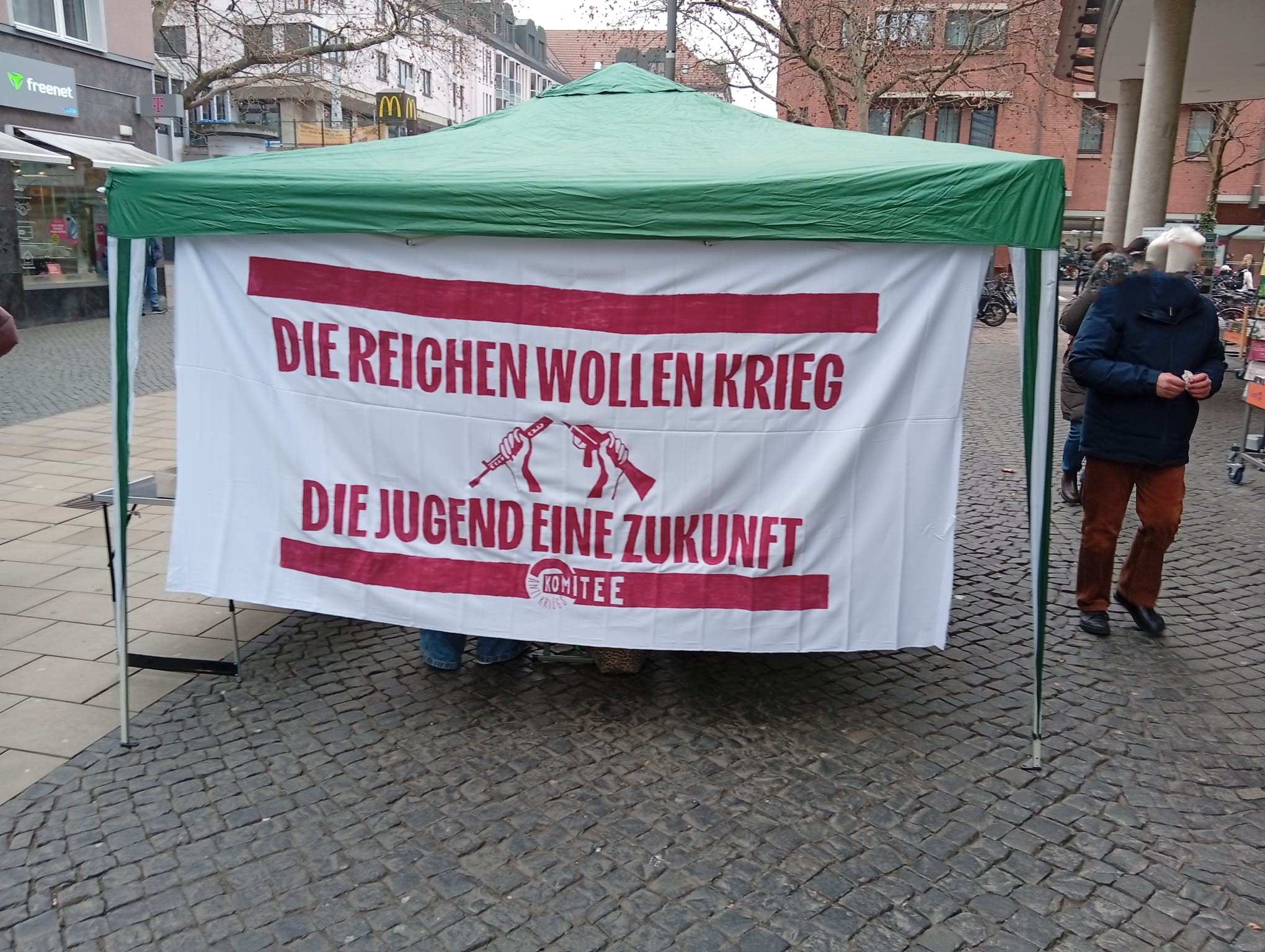 Braunschweig’da Antikriegskomitee stand kurdu
