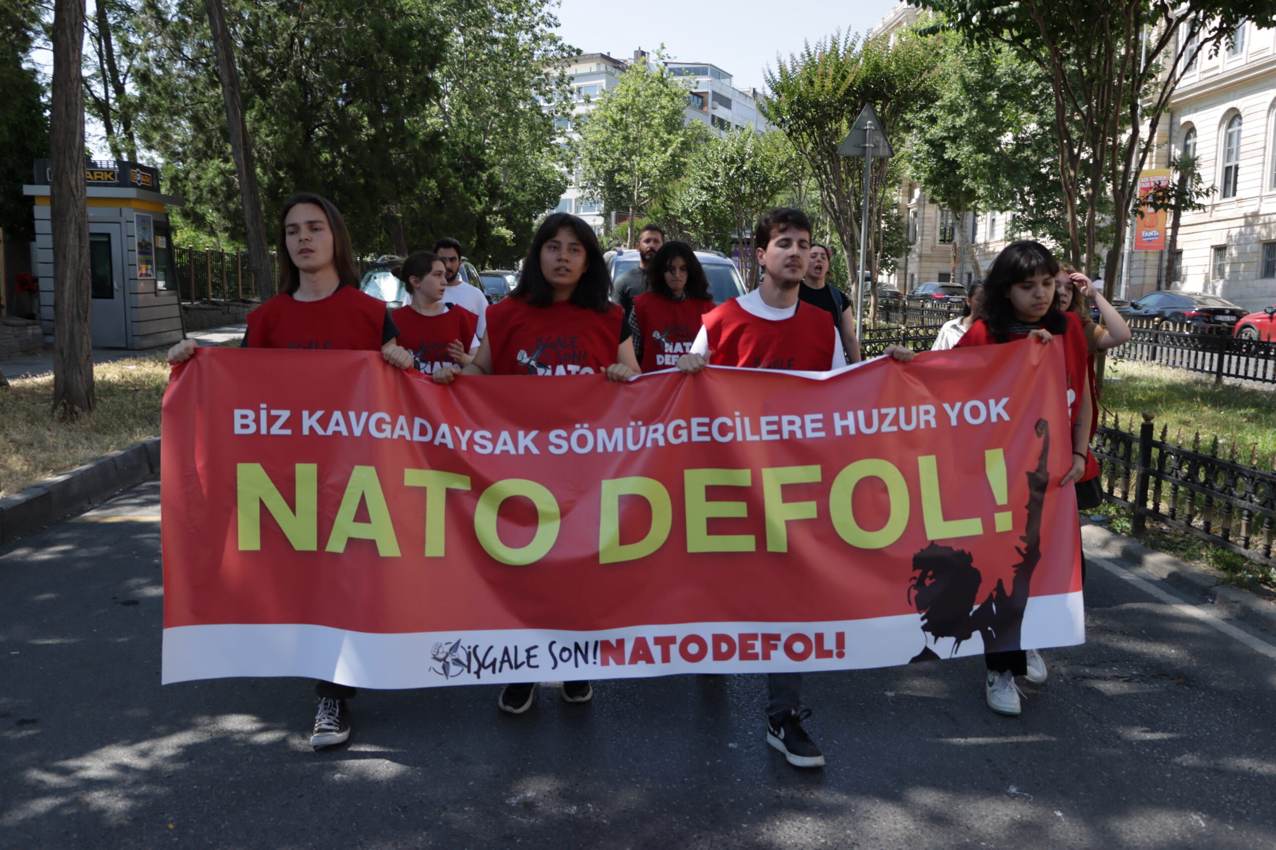 İstanbul’da NATO toplantısı protesto edildi