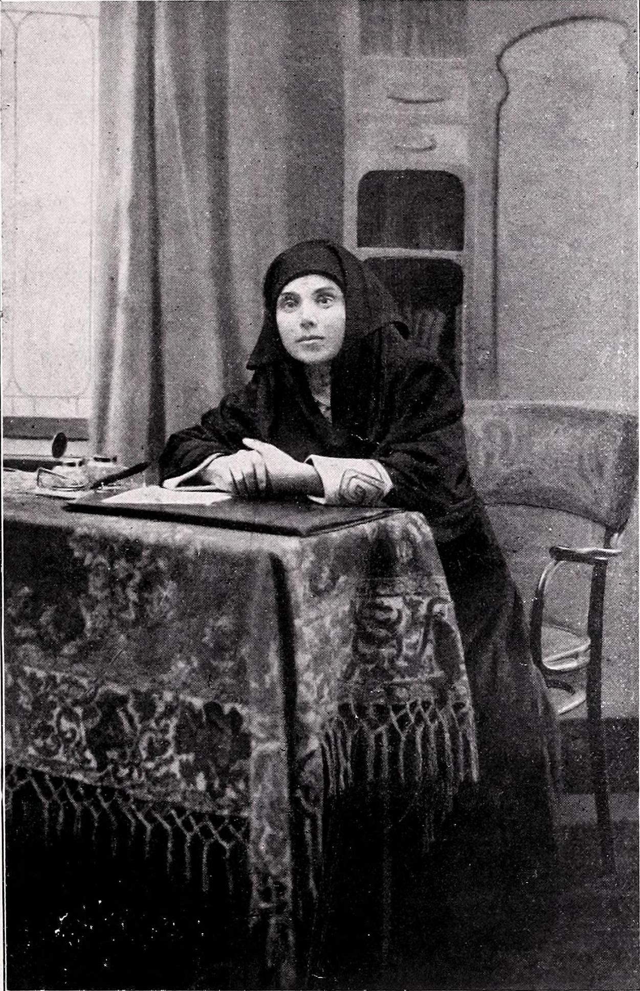 Şiir, Yalnızca Güzeli Anlatmak İçin Mi Vardır?